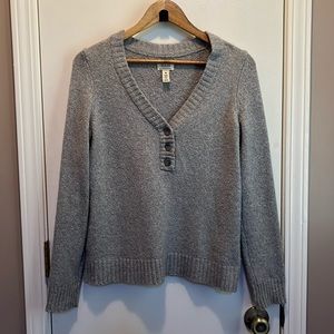 Bass sweater with button detail. Great condition.